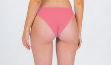 Laad de afbeelding in de Gallery-viewer, Model Back: Rio De Sol Bottom Bottom Confetti Essential-Comfy