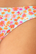 Laad de afbeelding in de Gallery-viewer, Model Back: Rio De Sol Bottom Bottom Ditsy-Sky Essential-Comfy