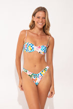 Laad de afbeelding in de Gallery-viewer, Model Front: Rio De Sol Top Top Al-Mare Kelli