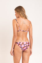 Laad de afbeelding in de Gallery-viewer, Model Back: Rio De Sol Bottom Bottom Amore-Pink Ibiza-Comfy