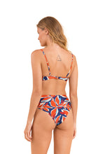 Laad de afbeelding in de Gallery-viewer, Model Back: Rio De Sol Set Set Leaves Bandeau-Joy Hotpants
