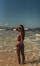 Laad de afbeelding in de Gallery-viewer, Image 12: Wednesday In Hawaii By Rio De Sol Top Top Pua-Valley Ana