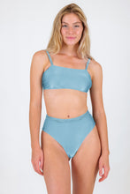 Laad de afbeelding in de Gallery-viewer, Model Front: Rio De Sol Bottom Bottom Mirante Hotpants