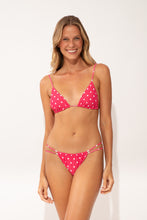 Laad de afbeelding in de Gallery-viewer, Model Front: Wednesday In Hawaii By Rio De Sol Set Set Kiko-Guava Ana Isla