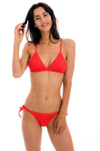 Laad de afbeelding in de Gallery-viewer, Model Front: Rio De Sol Set Set Cotele-Tomate Tri-Fixo Rio