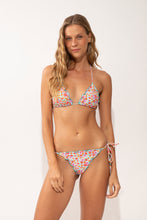 Laad de afbeelding in de Gallery-viewer, Model Front: Rio De Sol Set Set Ditsy-Sky Frufru