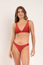 Laad de afbeelding in de Gallery-viewer, Model Front: Rio De Sol Top Top Shimmer-Liquor Alba
