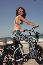 Laad de afbeelding in de Gallery-viewer, Image 13: Rio De Sol Beach Trousers Azule Murana Pants