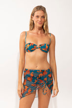 Laad de afbeelding in de Gallery-viewer, Model Front: Rio De Sol Beach Skirt Luma Mini Skirt Ruched