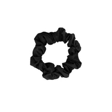 Laad de afbeelding in de Gallery-viewer, Product Front: Rio De Sol Hair Accessory Nero Scrunchie