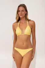 Laad de afbeelding in de Gallery-viewer, Model Front: Wednesday In Hawaii By Rio De Sol Bottom Bottom Kiko-Lilikoi Oahu