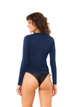 Laad de afbeelding in de Gallery-viewer, Model Back: Rio De Sol Top Navy Rash-Guard