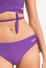 Laad de afbeelding in de Gallery-viewer, Image 11: Rio De Sol Bottom Bottom Amuleto Madrid