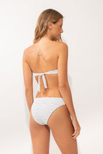 Laad de afbeelding in de Gallery-viewer, Model Back: Rio De Sol Top Top Linea-White Dora