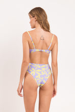 Laad de afbeelding in de Gallery-viewer, Model Back: Rio De Sol Bottom Bottom Glow Hotpants