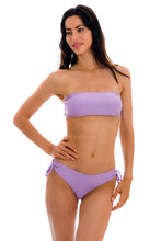 Laad de afbeelding in de Gallery-viewer, Model Front: Rio De Sol Top Top Uv-Harmonia Bandeau-Reto