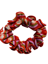 Laad de afbeelding in de Gallery-viewer, Product Front: Rio De Sol Hair Accessory Floral-Scales Scrunchie