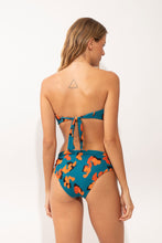 Laad de afbeelding in de Gallery-viewer, Model Back: Rio De Sol Bottom Bottom Luma Amy