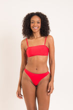 Laad de afbeelding in de Gallery-viewer, Model Front: Rio De Sol Set Set Rouge Bandeau-Reto Nice-Fio