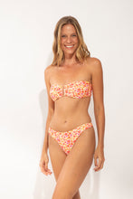 Laad de afbeelding in de Gallery-viewer, Model Front: Rio De Sol Bottom Bottom Ditsy-Butter Nice-Fio