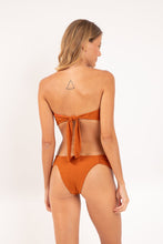 Laad de afbeelding in de Gallery-viewer, Model Back: Rio De Sol Set Set Ferrugo Mavi Baobi
