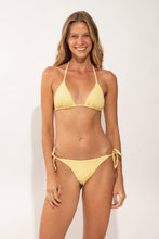 Laad de afbeelding in de Gallery-viewer, Model Front: Rio De Sol Top Top Drift-Butterglow Tri-Inv