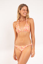 Laad de afbeelding in de Gallery-viewer, Model Front: Rio De Sol Set Set Ditsy-Butter Mel
