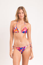 Laad de afbeelding in de Gallery-viewer, Model Front: Rio De Sol Top Top Funny Frufru