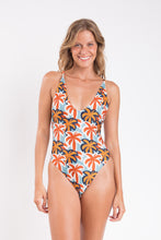 Laad de afbeelding in de Gallery-viewer, Model Front: Rio De Sol One-Piece Kauai Sunny