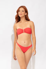 Laad de afbeelding in de Gallery-viewer, Model Front: Rio De Sol Bottom Bottom Cali-Flamingo Leblon