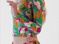 Laad en speel video af in Gallery-viewer, Video: Rio De Sol Top Top Green-Bloom Rash-Guard