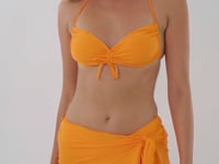 Laad en speel video af in Gallery-viewer, Video: Rio De Sol Beach Skirt Bio-Laranjada Mini Skirt