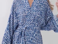 Laad en speel video af in Gallery-viewer, Video: Rio De Sol Kaftans / Cover Ups Chuva Kimono