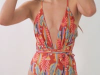 Laad en speel video af in Gallery-viewer, Video: Rio De Sol One-Piece Sea-Bloom New Vegas