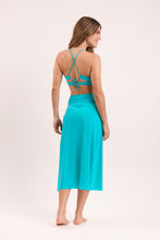 Laad de afbeelding in de Gallery-viewer, Model Back: Rio De Sol Beach Skirt Amb-Nannai Long Skirt Knot