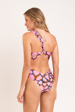 Laad de afbeelding in de Gallery-viewer, Model Back: Rio De Sol One-Piece Amore-Pink Santorini