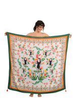 Laad de afbeelding in de Gallery-viewer, Model Front: Rio De Sol Pareo Boho Canga