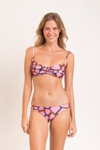 Laad de afbeelding in de Gallery-viewer, Model Front: Rio De Sol Bottom Bottom Amore-Pink Essential-Comfy