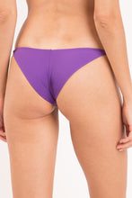 Laad de afbeelding in de Gallery-viewer, Image 07: Rio De Sol Bottom Bottom Amuleto Cheeky-Crispy