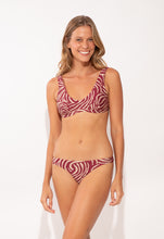 Laad de afbeelding in de Gallery-viewer, Model Front: Rio De Sol Bottom Bottom Dune Essential