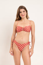 Laad de afbeelding in de Gallery-viewer, Model Front: Rio De Sol Bottom Bottom Floral-Scales Lola
