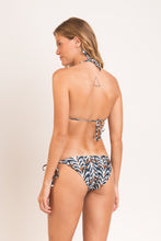 Laad de afbeelding in de Gallery-viewer, Model Back: Rio De Sol Bottom Bottom Ikat Ibiza-Comfy