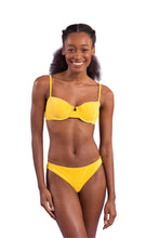 Laad de afbeelding in de Gallery-viewer, Model Front: Rio De Sol Bottom Bottom Malibu-Yellow Essential-Comfy