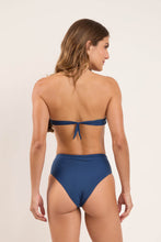 Laad de afbeelding in de Gallery-viewer, Model Back: Rio De Sol Bottom Bottom Navy Hotpants