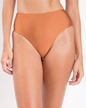 Laad de afbeelding in de Gallery-viewer, Gallery: Rio De Sol Bottom Bottom Nocciola Hotpants