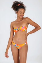 Laad de afbeelding in de Gallery-viewer, Model Front: Rio De Sol Bottom Bottom Orange-Bloom Nice