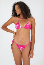 Laad de afbeelding in de Gallery-viewer, Model Front: Rio De Sol Bottom Bottom Pink-Palms Frufru-Fio