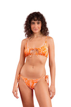 Laad de afbeelding in de Gallery-viewer, Model Front: Rio De Sol Bottom Bottom Trail-Orange Ibiza-Comfy