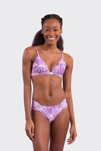 Laad de afbeelding in de Gallery-viewer, Model Front: Rio De Sol Bottom Bottom Trail-Purple Baobi-Cheeky