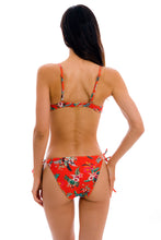 Laad de afbeelding in de Gallery-viewer, Model Back: Rio De Sol Bottom Bottom Wildflowers Ibiza-Comfy